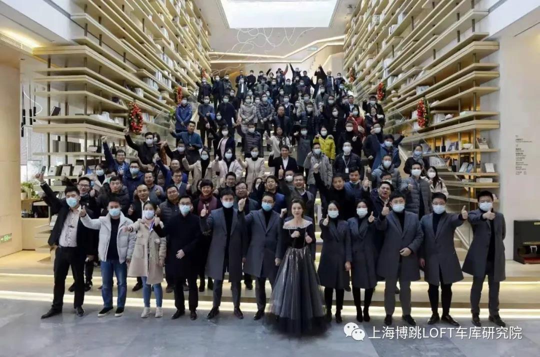 乐东全国一百多人在华侨城汉口道6号参观研讨LOFT专利车库技术！